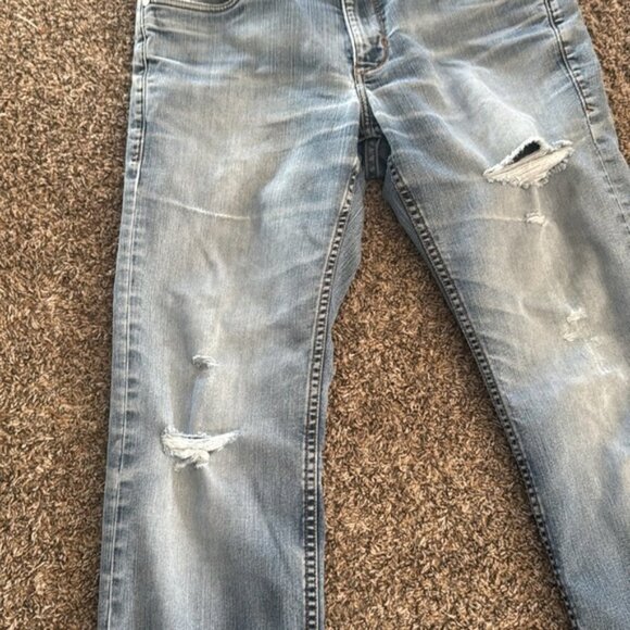 Tommy Bahama 32 x 28 Light Wash Distressed Athletic Straight - Picture 7 of 16